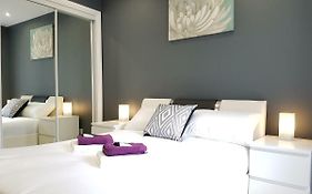 Glasgow'S Modern & Stylish 3 Bedroom Aparment