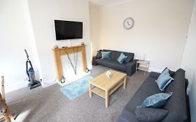 2 Bed House In Leeds