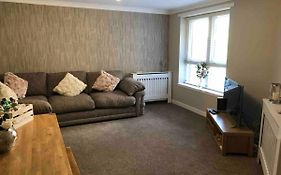 Pearls City Centre Apartment With Free Parking