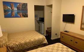 Travellers Choice Motel 2*