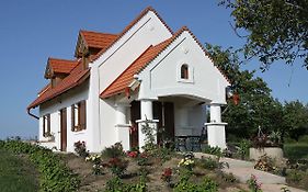 Casa Beata Lesencetomaj