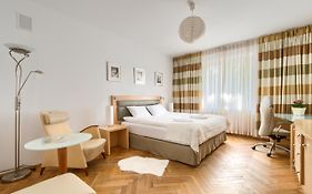 Airport Apartment Kings Bed 24H/ Fv By 404 Rooms & Apartments