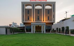 Capital O 19528 Hotel Park Palace Ujjain 3* India