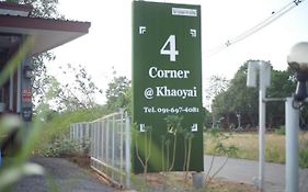 4 Corner Khaoyai Guest House หมูสี  ไทย