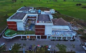 D'max Hotel & Convention Lombok  4*