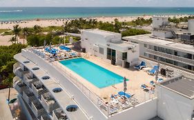 Ocean Drive Apartments With Rooftop Pool, South Beach, Miami