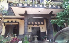 De'clove Guest House Malang 3* Indonesia