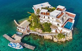 Dunbar Rock Resort Guanaja Honduras