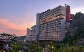 Le Eminence Hotel Convention & Resort  5*