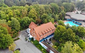 Zur Therme 3*