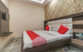 Oyo 60651 Hotel Arya Varanasi 3* India