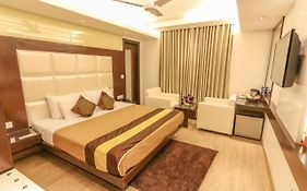 Fabhotel Red Leaf Mall Road Mussoorie  3* India