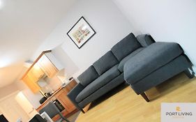 ---Port Living--- Newcastle City - Jesmond - Apartment- 3 Beds - 3 Baths - 1-6 Guests