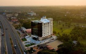 Manipal Inn Hotel And Convention Centre 4*