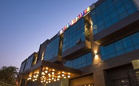 Hotel Cosmopolitan Indore 2*