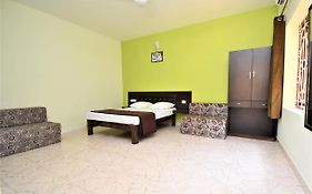 Hotel 10 Candolim Goa 2*