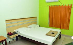 Aditya Hotel Pondicherry 3*