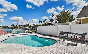 Bayside Pad With Pool Access And Dock Half Mi To Beach