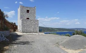 porto ageranos τριόροφος μανιάτικος πύργος με βραχυχρόνια μίσθωσης Καψοκολης Προκοπιος