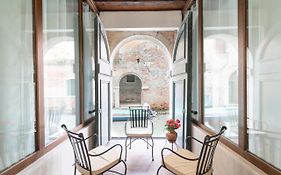 Riva Palace Apartments By Wonderful Italy