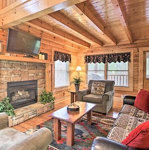 Pigeon Forge Cabin With Hot Tub, 2 Half Mi To The Strip photos Exterior