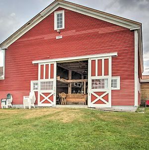 Classic Cape-Style Farmhouse On 550-Acre Vineyard! photos Exterior