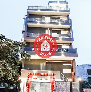 Vaccinated Staff- Oyo Townhouse 279 Sector 23 Rohini photos Exterior