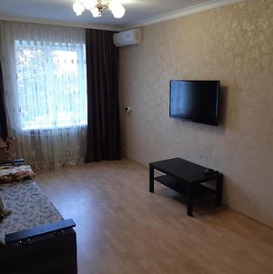 Apartment Dlya Bolshoi Semyi Na Vesenniy photos Exterior