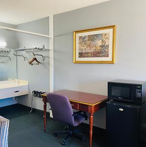 Traveler'S Place Inn & Suites photos Exterior