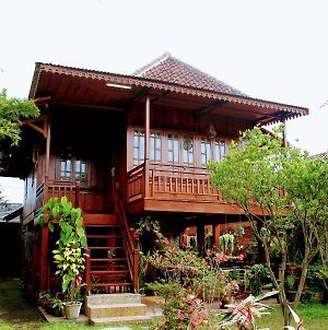 Oemah Kajoe Lembang photos Exterior
