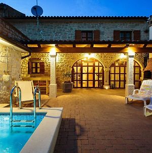 Comfortable Holiday Home In Vrsar With Pool photos Exterior