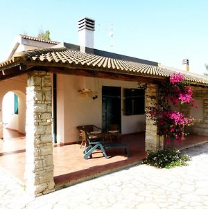 Casa Vacanza Ondablu Casesicule, On The Beach With Big Veranda And Wifi photos Exterior