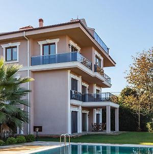 Spacious Villa With Private Pool And Garden In Kartepe photos Exterior