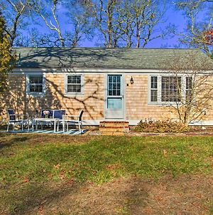 Charming Cape Cottage With Patio 4 Mi To Beach! photos Exterior