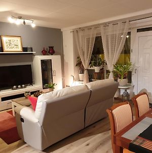 Les Hirondelles, Appartement De Vacances Avec Terrasse Et Coin Grillades photos Exterior