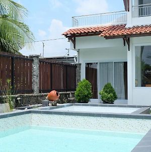 Villa Prambanan Jogja With Private Swimming Pool By Simply Homy photos Exterior