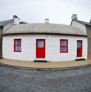 Thatched Cottage In Carndonagh Town Centre photos Exterior