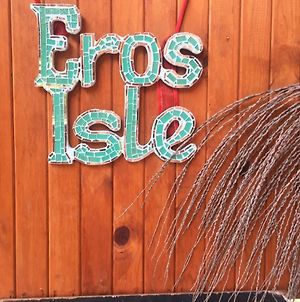 Eros Isle Chalet Retreat photos Exterior