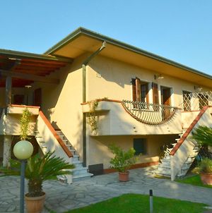 Lovely Holiday Home In Marina Di Massa With Private Garden photos Exterior