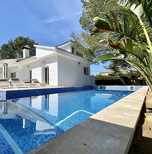 Villa Bouganvilla Luxury Villa With Air-Con, & Private Swimming Pool Ideal For Families photos Exterior