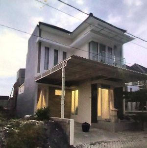Villa Bagus Kayana H2 Di Batu Jawa Timur photos Exterior
