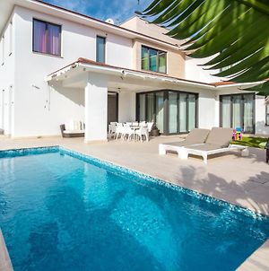 Agios Nikolaos Villa Sleeps 16 With Pool And Air Con photos Exterior