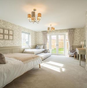 6 Bedroom New Build Detached House In Bicester photos Exterior