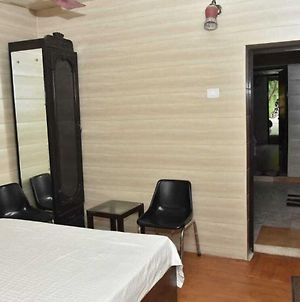 Remarkable 6-Bedroom Farmhouse In South Delhi photos Exterior
