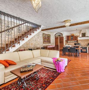 Beautiful Villa In Vrsar With Fireplace photos Exterior