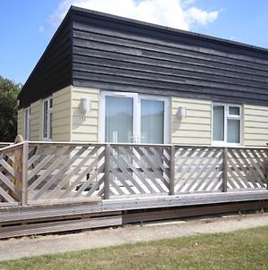 17C Medmerry Park 2 Bedroom Chalet - No Manual Workers Allowed photos Exterior