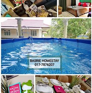 Basrie Homestay Bandar University Pagoh 2 - Private Pool Musljm Only photos Exterior