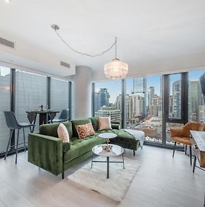 Designer 1Br + Study Suite In Coveted Yorkville photos Exterior