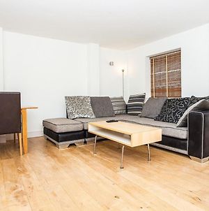 Amazing Spacious 1 Bedroom 15 Minutes To Central London photos Exterior