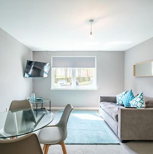 Monicas Apartment - Modern 2 Bedroom - Coatbridge photos Exterior